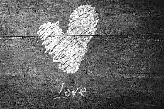 爱的心在木板上