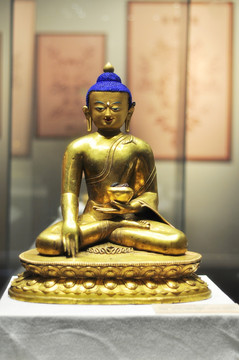 铜鎏金坐式释迦牟尼佛像