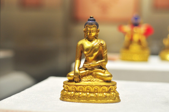 铜鎏金坐式释迦牟尼佛像 西藏