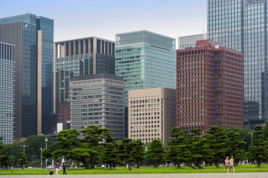 日本皇居广场前的现代建筑群