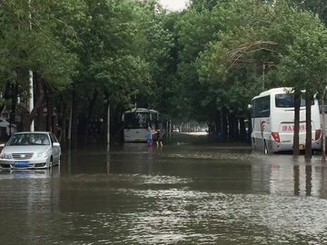 城市大暴雨内涝积水