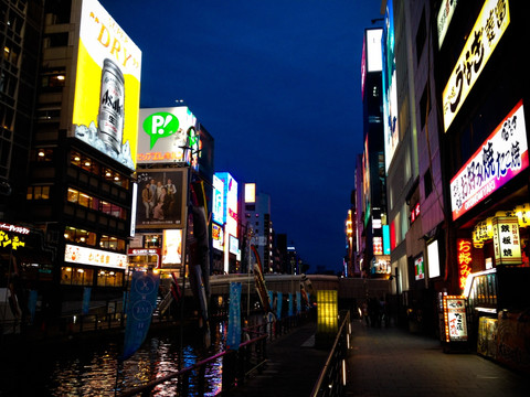 日本街道建筑夜景