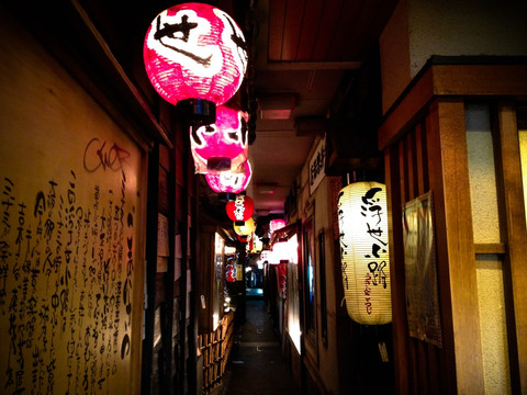 日本街道建筑夜景