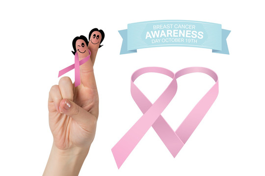 粉红色乳腺癌意识丝带和交叉手指