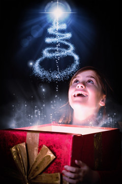 小女孩打开一个神奇的圣诞礼物