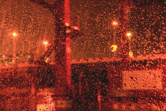 夜晚 雨夜 夜景 路灯