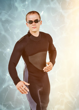 男人穿着泳衣的复合形象