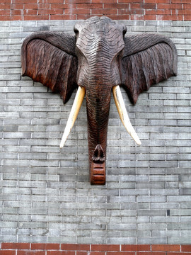 大象头部雕塑