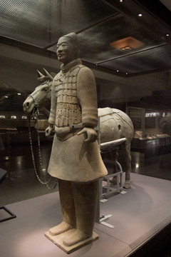 鞍马骑兵俑