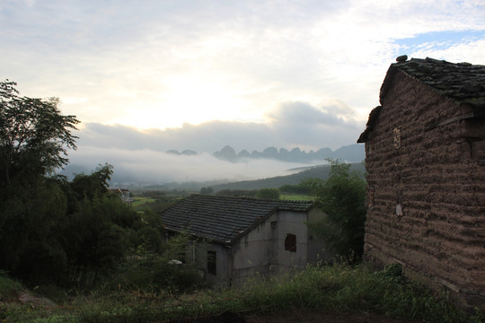 乡村的早晨 白雾