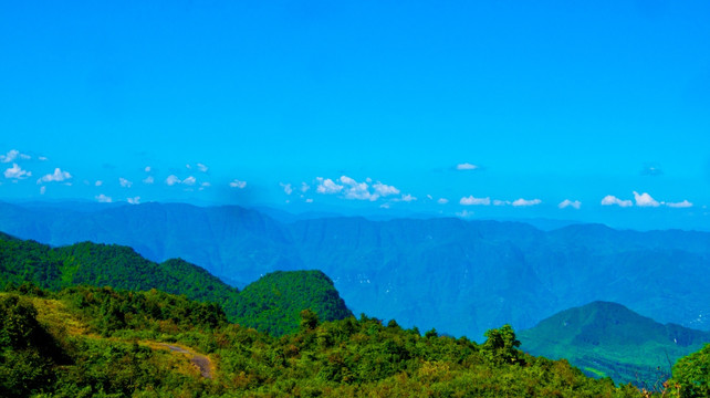 崇山峻岭