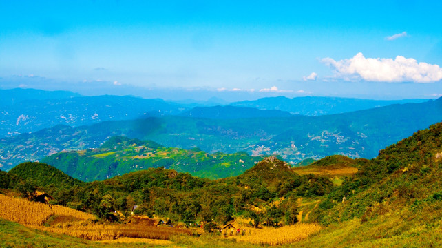 山峦 山村