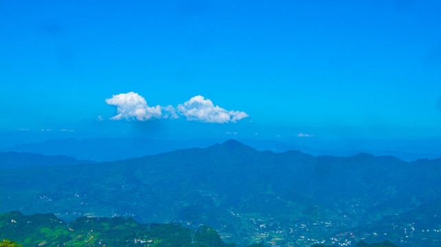 重峦叠嶂