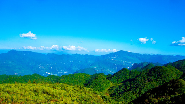 崇山峻岭
