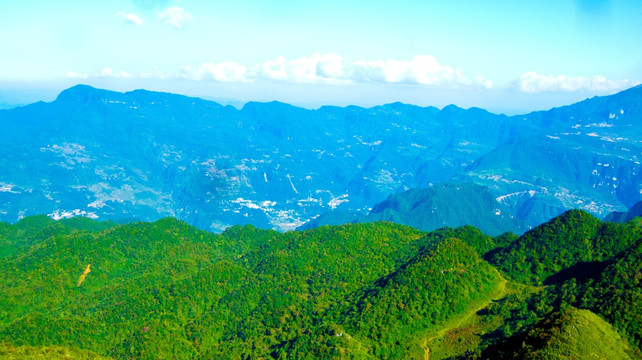 山岭起伏 青山