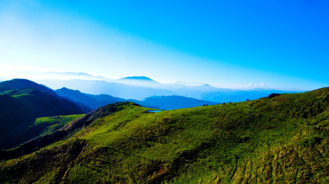 崇山峻岭 丘陵