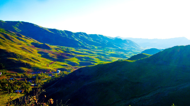 丘陵 山村