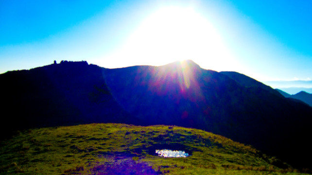 阳光 山岭