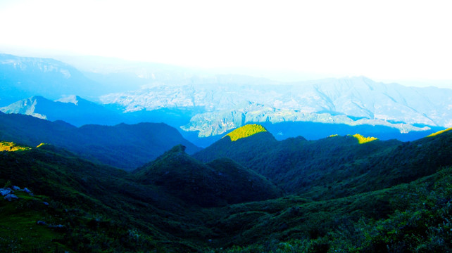 崇山峻岭 余晖