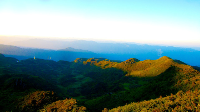 日照山头 山峰