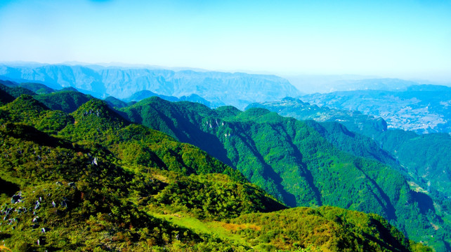 群山起伏