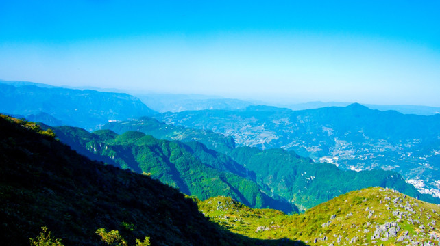 群山起伏 崇山峻岭