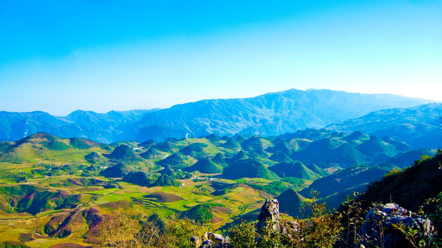 山峦起伏 丘陵