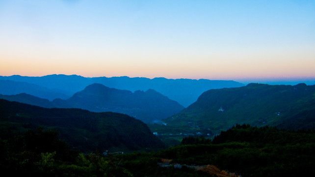 一抹霞光 崇山峻岭