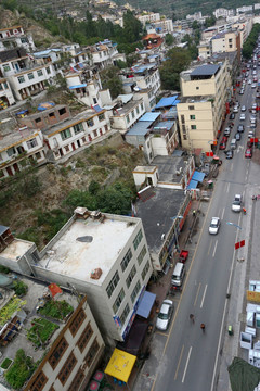 汶川县城俯拍 街道民房