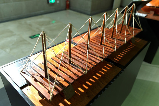 天才达芬奇金门大桥原型木桥模型