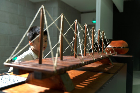 天才达芬奇金门大桥原型木桥模型