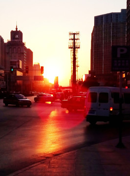 夕阳逆光街景