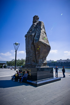 苏州火车站雕塑