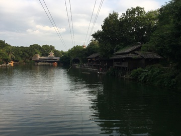 公园 湖面 滑索 风景 树木