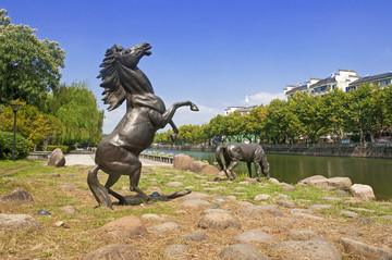 公园马匹雕塑