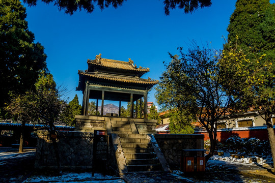 泰山岱庙铜亭全景