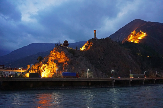 汶川县城风光 汶川回澜塔夜景