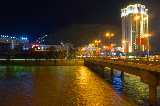 汶川县城风光 汶川威州大桥夜景