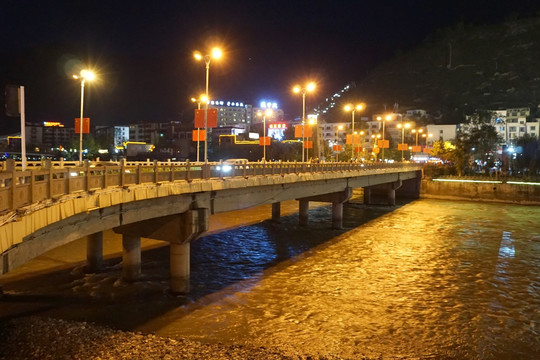 汶川县城风光 汶川威州大桥夜景