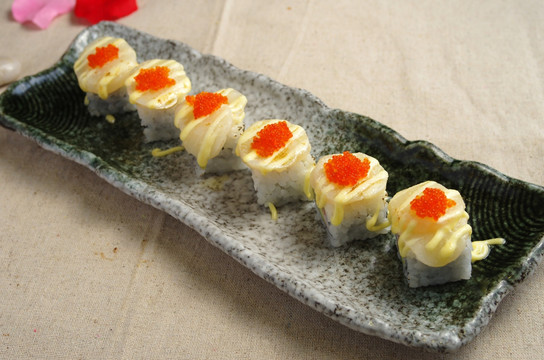 炙烧带子寿司卷