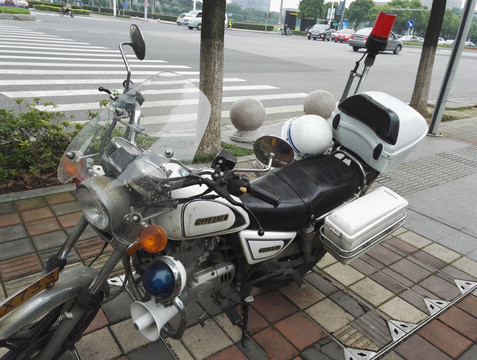 巡逻摩托车