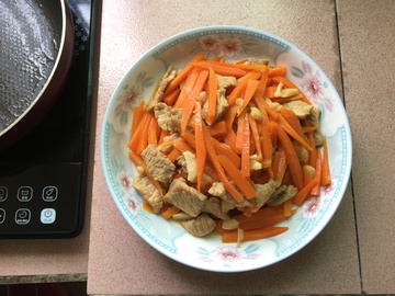 红萝卜炒肉 菜式 菜谱 美食