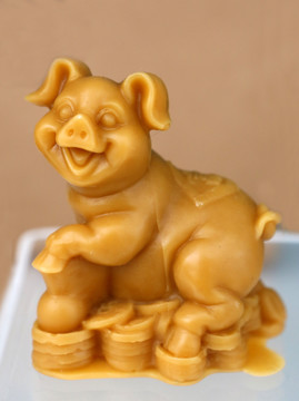 蜂蜡雕塑猪
