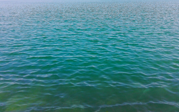 碧绿的海水