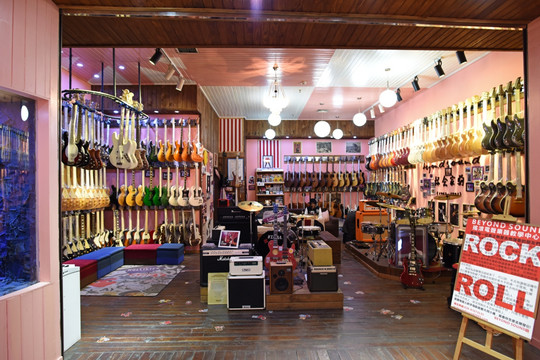 琴行 吉它专卖 乐器店内景