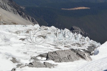 山上积雪