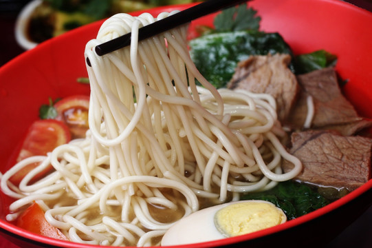 鸡蛋牛肉面