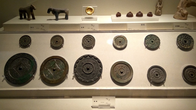 汉代文物考古铜镜