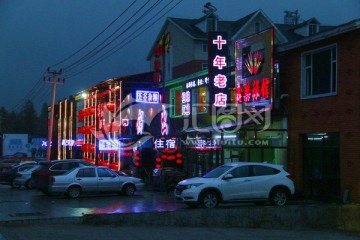 小镇夜色