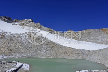 达古冰川及冰碛湖 观景栈道游客